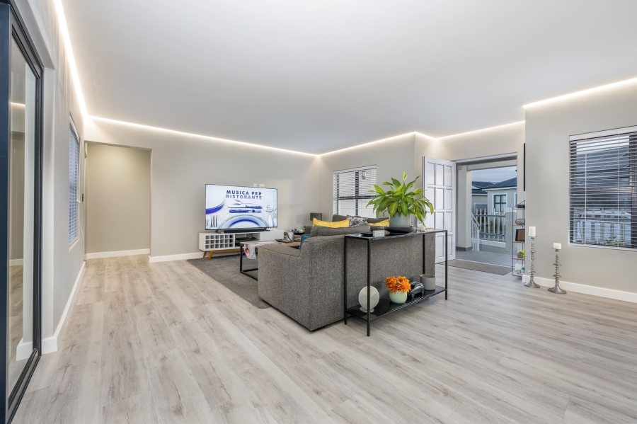 3 Bedroom Property for Sale in Protea Heights Western Cape